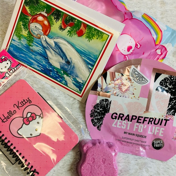 Hello Kitty Stickers & Memo Book with bonus items 🌲 - Picture 10 of 13